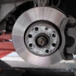 Comment les freins pneumatiques améliorent la sécurité des véhicules lourds 