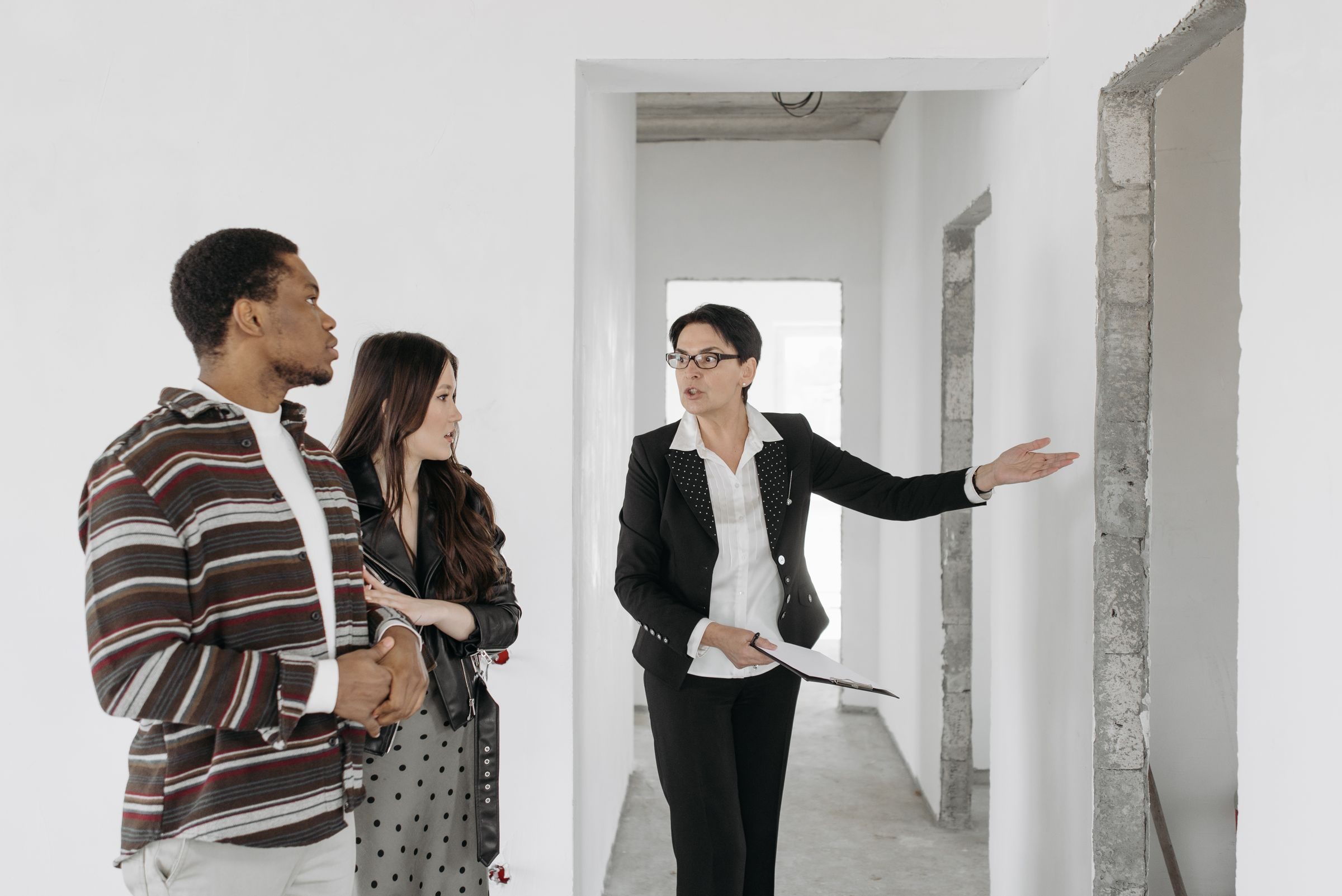 Visite d’un logement avec un agent immobilier
